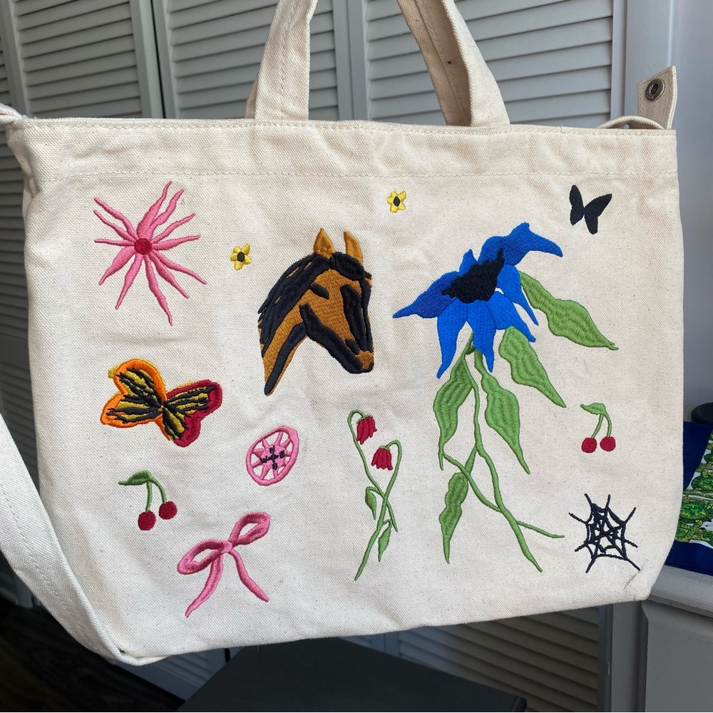 BAGGU Jessica Willliams “Horizontal Duck Bag” Embroidered Tote Bag